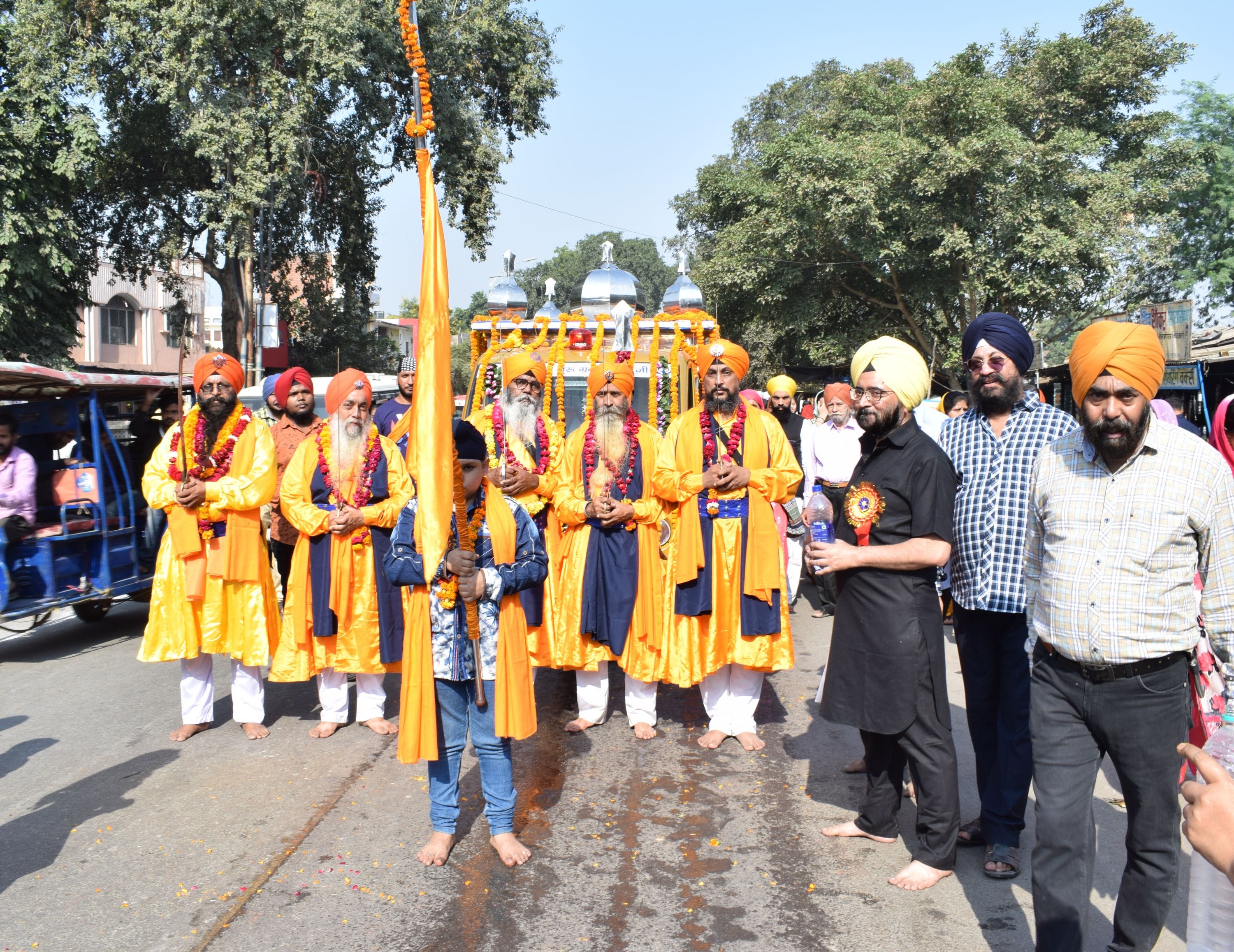 09एमएनपी-41-शहर में प्रकाश पर्व को लेकर प्रभातफेरी में शामिल सिख समाज के लोग 09एमएनपी-41-शहर में प्रकाश पर्व को लेकर प्रभातफेरी में शामिल सिख समाज के लोग