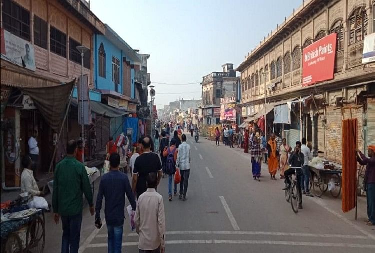 अयोध्या में मार्केट में चहल-पहल