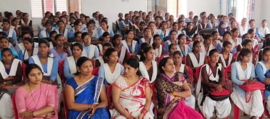 लालगंज के सरस्वती विद्या मंदिर पीजी कॉलेज में अमर उजाला द्वारा आयोजित पुलिस की पाठशाला जुटी छात? लालगंज के सरस्वती विद्या मंदिर पीजी कॉलेज में अमर उजाला द्वारा आयोजित पुलिस की पाठशाला जुटी छात?