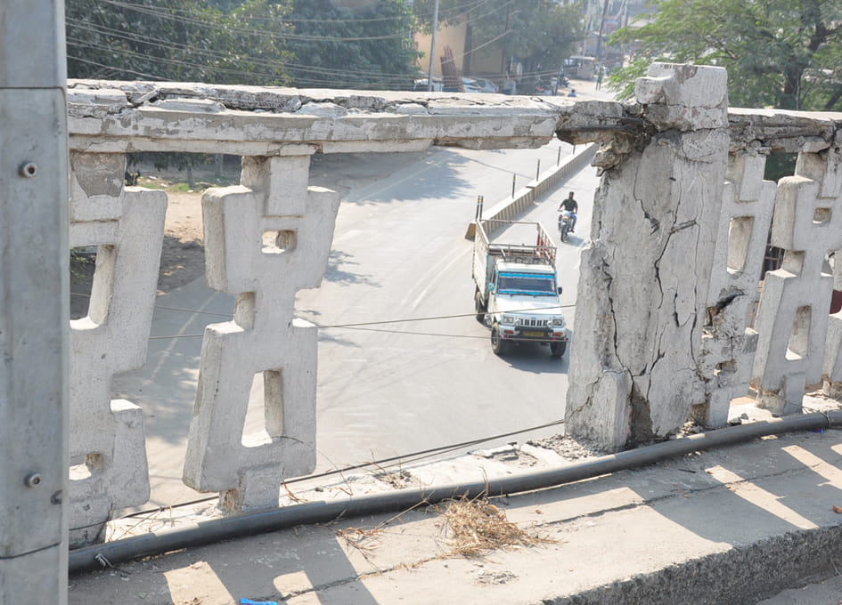 अंबाला रोड मेला गुघाल का क्षतिग्रस्त पुल। अंबाला रोड मेला गुघाल का क्षतिग्रस्त पुल।