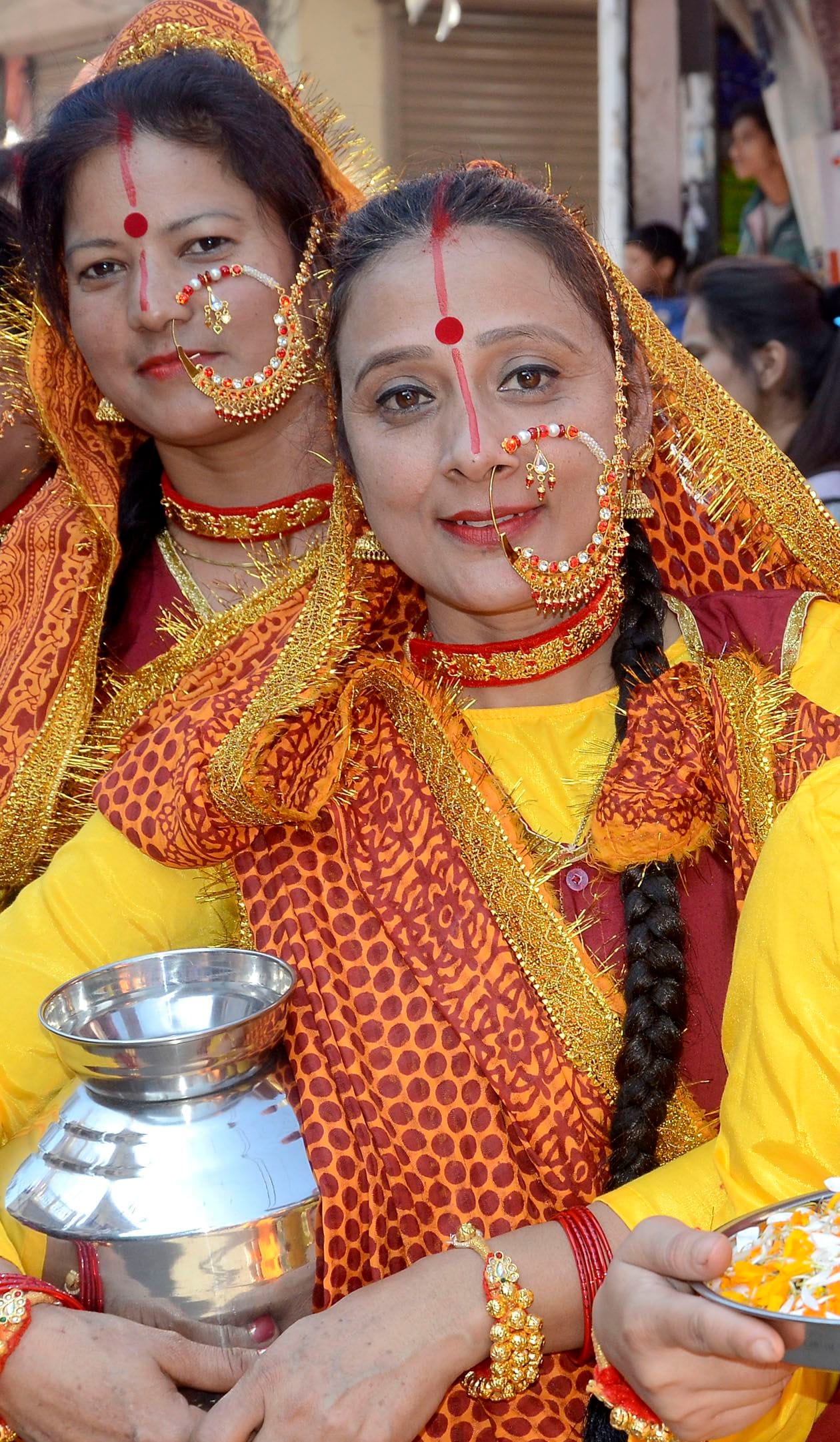 श्रीनगर बैकुंठ चतुर्दशी मेले के उद्घाटन अवसर मे मौके पर झांकी मे भाग लेती र्कीतन मंडली की महिलाए? श्रीनगर बैकुंठ चतुर्दशी मेले के उद्घाटन अवसर मे मौके पर झांकी मे भाग लेती र्कीतन मंडली की महिलाए?