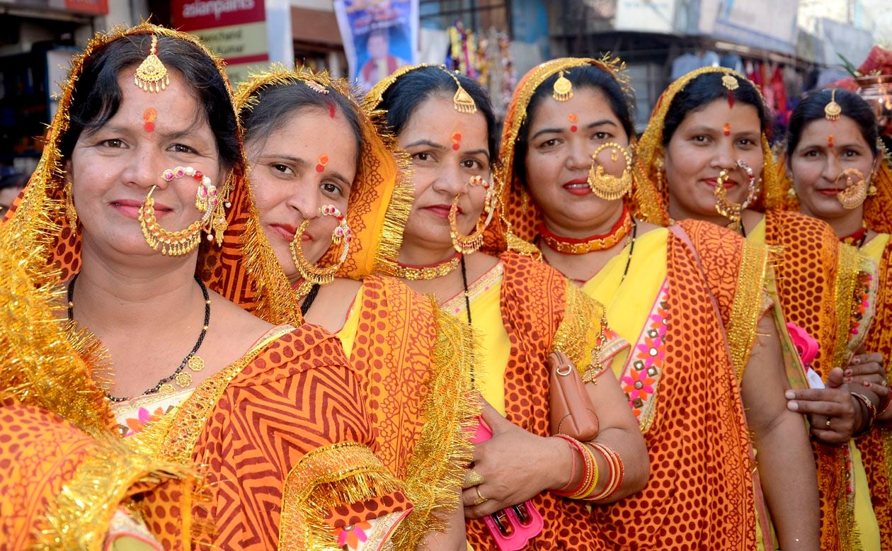 श्रीनगर बैकुंठ चतुर्दशी मेले के उद्घाटन अवसर मे मौके पर झांकी मे भाग लेती र्कीतन मंडली की महिलाए? श्रीनगर बैकुंठ चतुर्दशी मेले के उद्घाटन अवसर मे मौके पर झांकी मे भाग लेती र्कीतन मंडली की महिलाए?