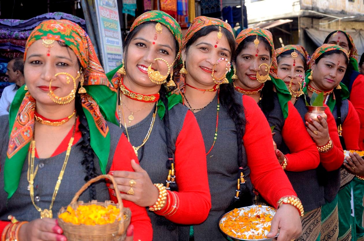 श्रीनगर बैकुंठ चतुर्दशी मेले के उद्घाटन अवसर मे मौके पर झांकी मे भाग लेती र्कीतन मंडली की महिलाए? श्रीनगर बैकुंठ चतुर्दशी मेले के उद्घाटन अवसर मे मौके पर झांकी मे भाग लेती र्कीतन मंडली की महिलाए?