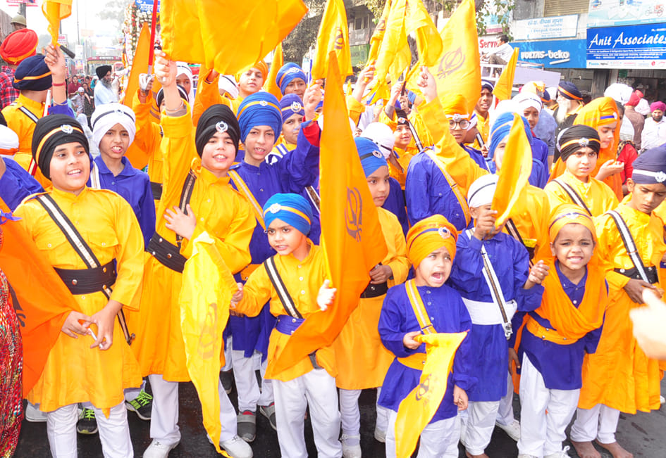 सहारनपुर में गुरू नानक देव जी के प्रकाश पुरब के उपलक्ष में निकला नगर कीरतन में सजे बच्चे सहारनपुर में गुरू नानक देव जी के प्रकाश पुरब के उपलक्ष में निकला नगर कीरतन में सजे बच्चे