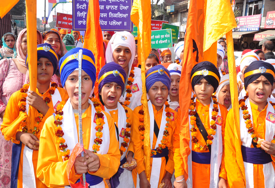 सहारनपुर में गुरू नानक देव जी के प्रकाश पुरब के उपलक्ष में निकला नगर कीर्तन में शमिल सिक्ख समाज क? सहारनपुर में गुरू नानक देव जी के प्रकाश पुरब के उपलक्ष में निकला नगर कीर्तन में शमिल सिक्ख समाज क?
