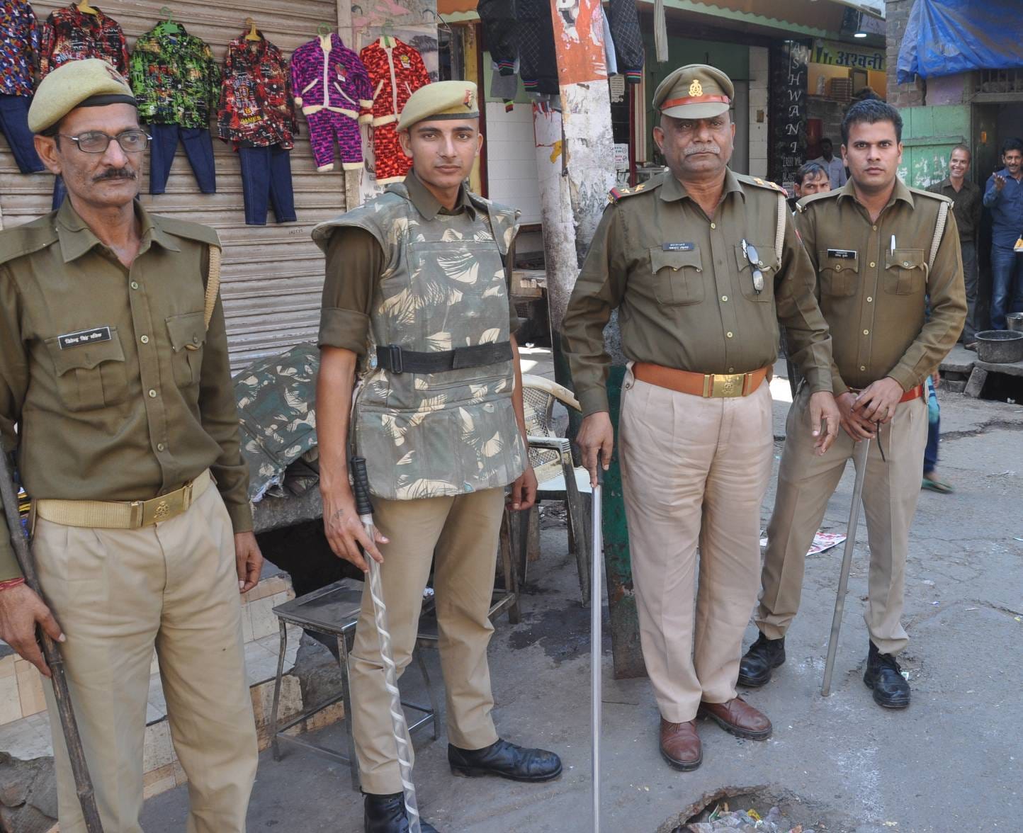 शामली अयोध्या चौक पर तैनात पुलिसकर्मी