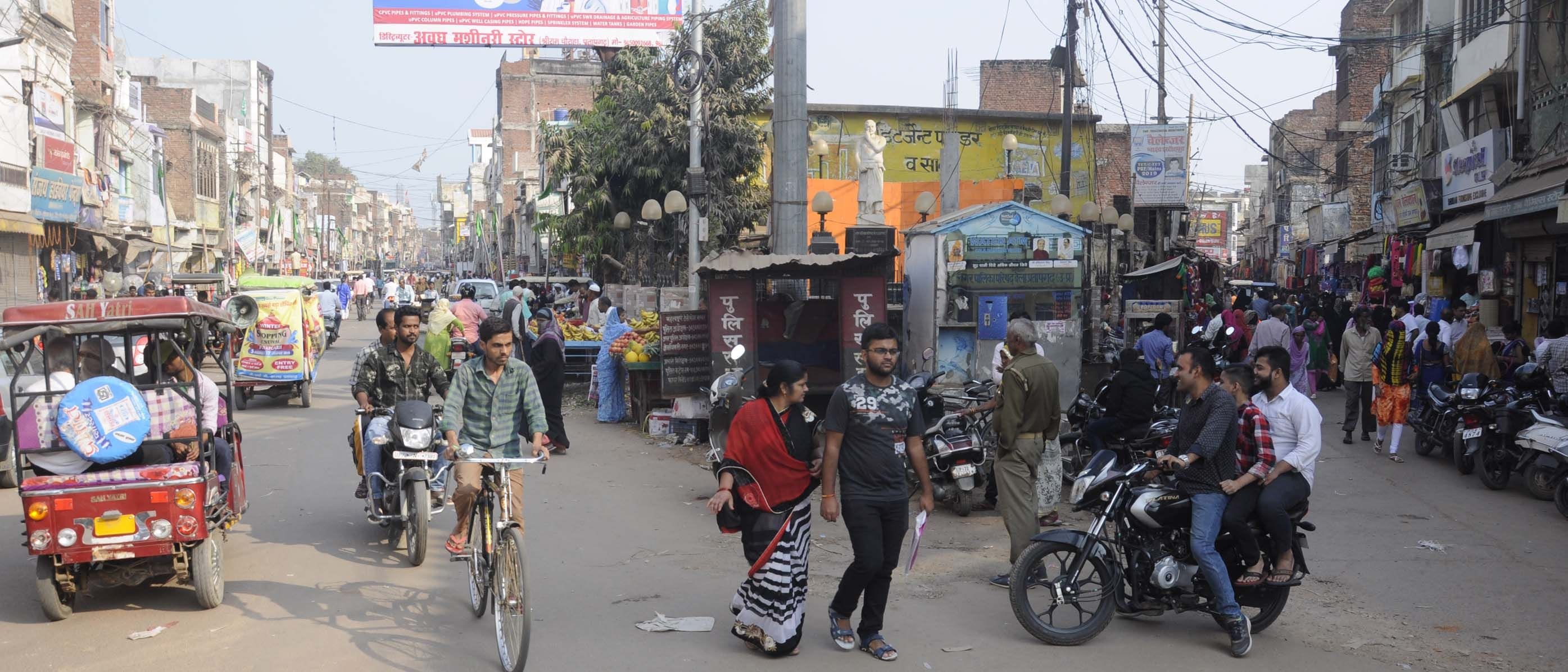 राम मंदिर फैसले के दुुसरे दिन श्रीराम तिराहे पर रही चहल पहल। राम मंदिर फैसले के दुुसरे दिन श्रीराम तिराहे पर रही चहल पहल।