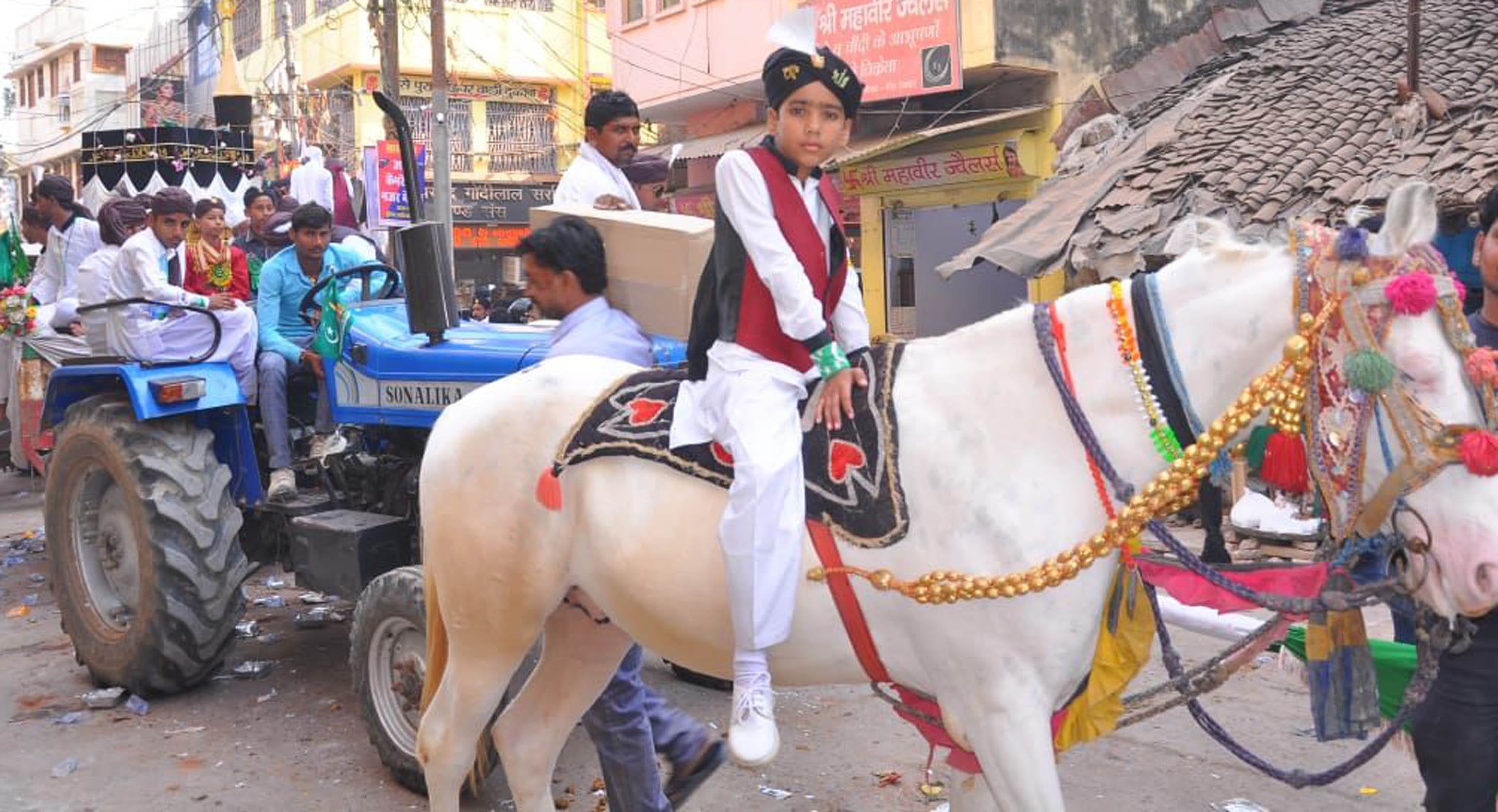 जुलूसे मोहम्मदी में झांकी। जुलूसे मोहम्मदी में झांकी।
