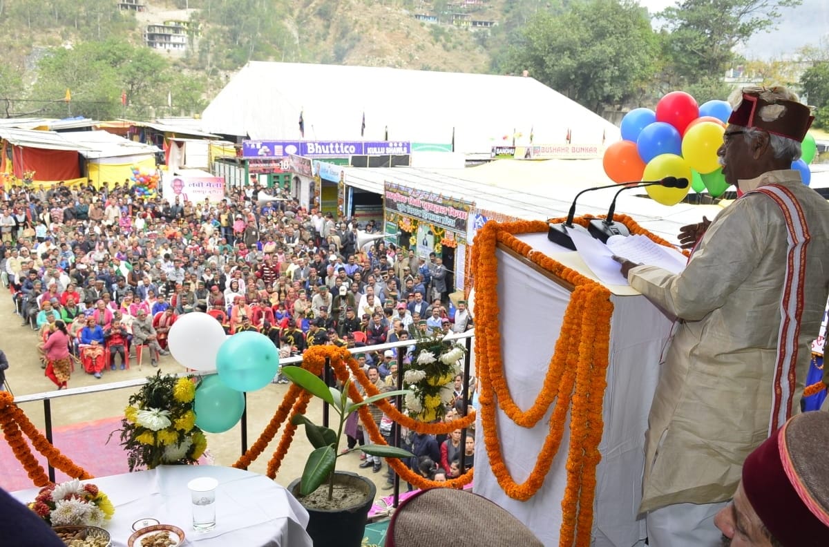 लवी मेले के शुभारंभ पर जनता को संबोधित करते हुए राज्यपाल बंडारू दत्तात्रेय। 