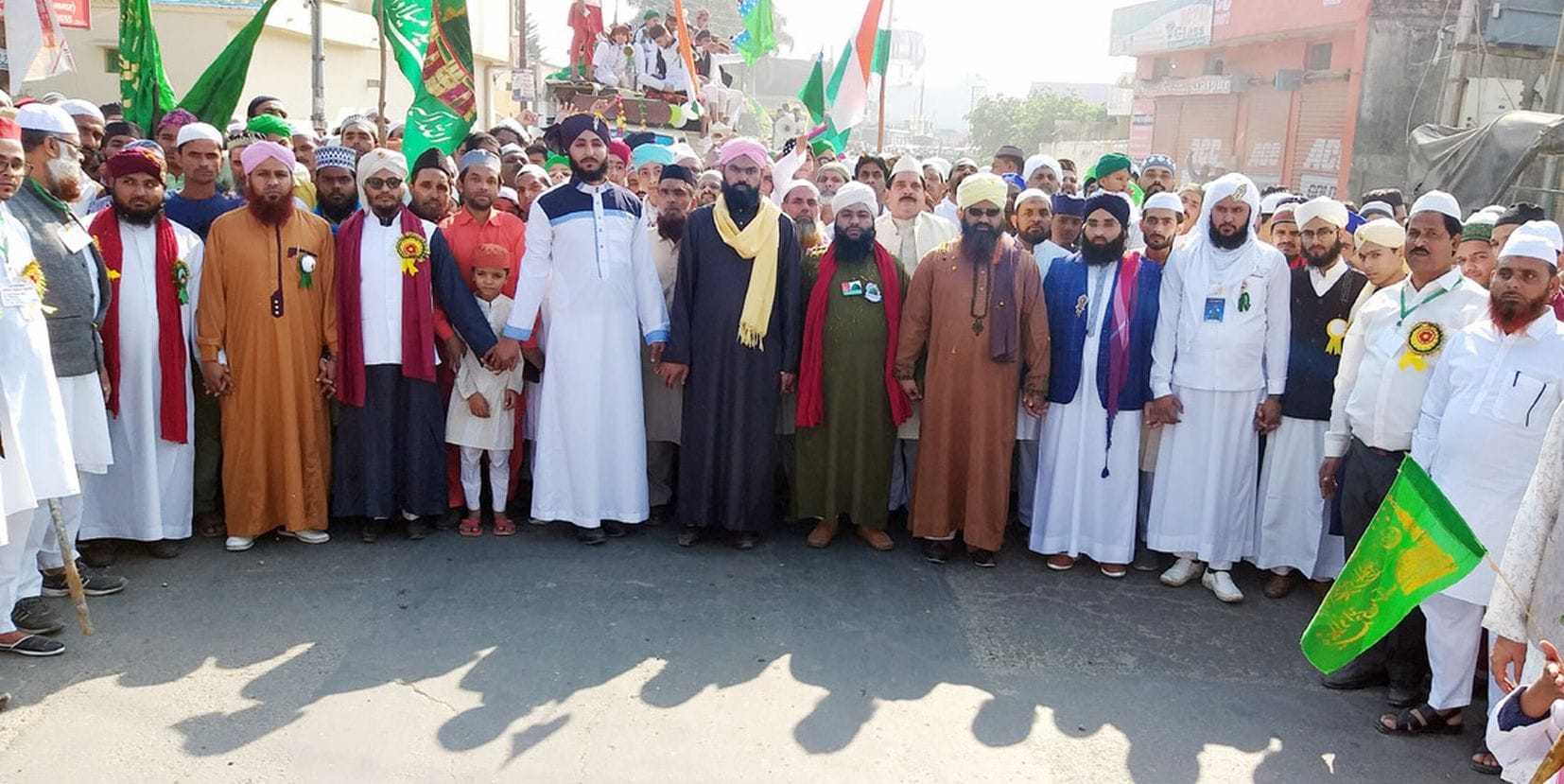 जसपुर में निकले जुलूस में उपस्थित लोग। जसपुर में निकले जुलूस में उपस्थित लोग।