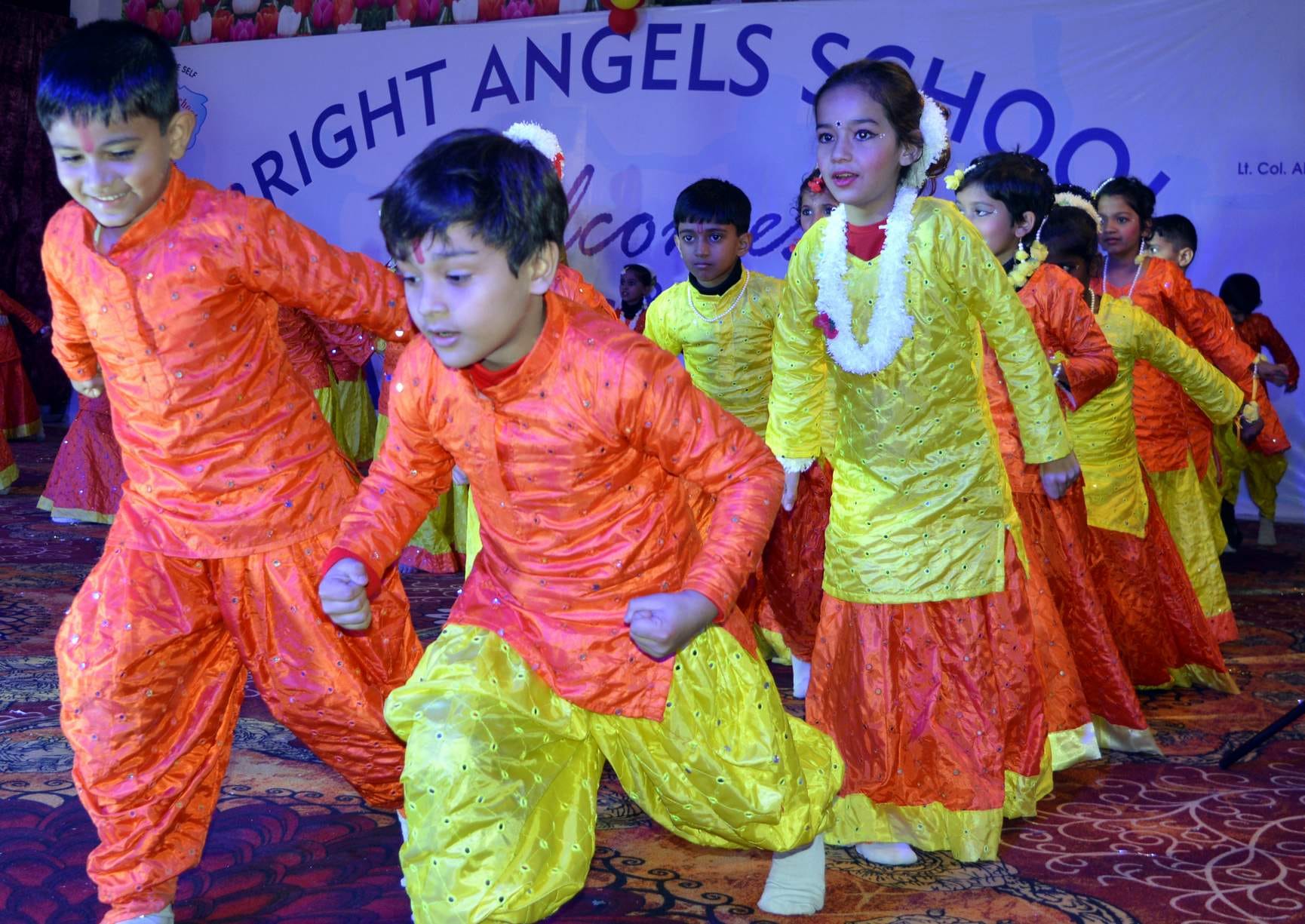 ब्राइट एजेंल स्कूल में सांस्कृतिक कार्यक्रमों की प्रस्तुति देते छात्र। ब्राइट एजेंल स्कूल में सांस्कृतिक कार्यक्रमों की प्रस्तुति देते छात्र।