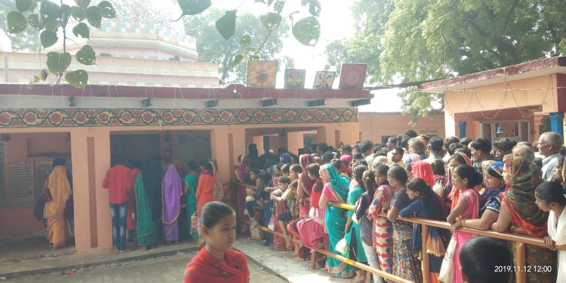पचनद मंदिर में दर्शन करने को श्रद्धालुओं की लगी लाइन पचनद मंदिर में दर्शन करने को श्रद्धालुओं की लगी लाइन