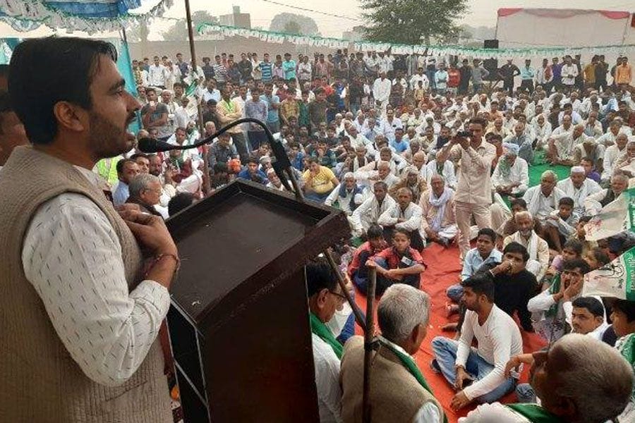 फोटो-49 गांव सैलखेड़ा में सदस्यता अभियान में रालोद के राष्ट्रीय उपाध्यक्ष जयंत चौधरी सभा को संबोन फोटो-49 गांव सैलखेड़ा में सदस्यता अभियान में रालोद के राष्ट्रीय उपाध्यक्ष जयंत चौधरी सभा को संबोन