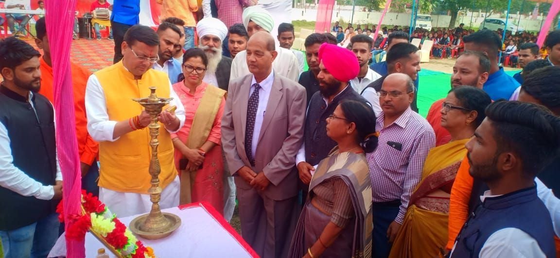 खटीमा डिग्रऌी कालेज के वार्षिक समारोह का दीर्करज्जवलित कर शुभारंभ करतं मुख्य अतिथि विधायक धामी? खटीमा डिग्रऌी कालेज के वार्षिक समारोह का दीर्करज्जवलित कर शुभारंभ करतं मुख्य अतिथि विधायक धामी?