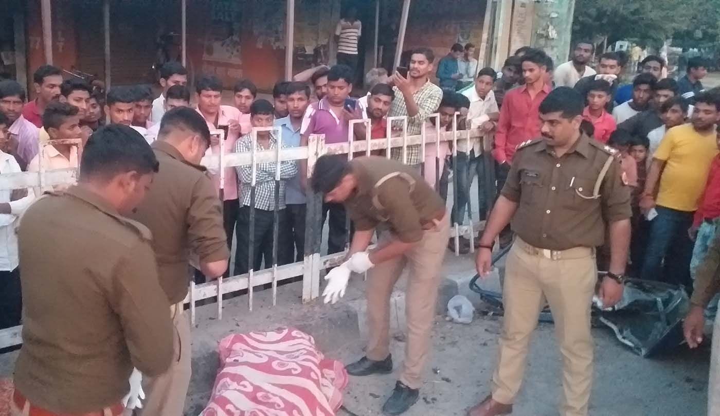 छावनी क्षेत्र में ट्रक को बचाने मे हाइवे की रेलिगं टकरायी एनएचएआई एम्बुलेंस छावनी क्षेत्र में ट्रक को बचाने मे हाइवे की रेलिगं टकरायी एनएचएआई एम्बुलेंस