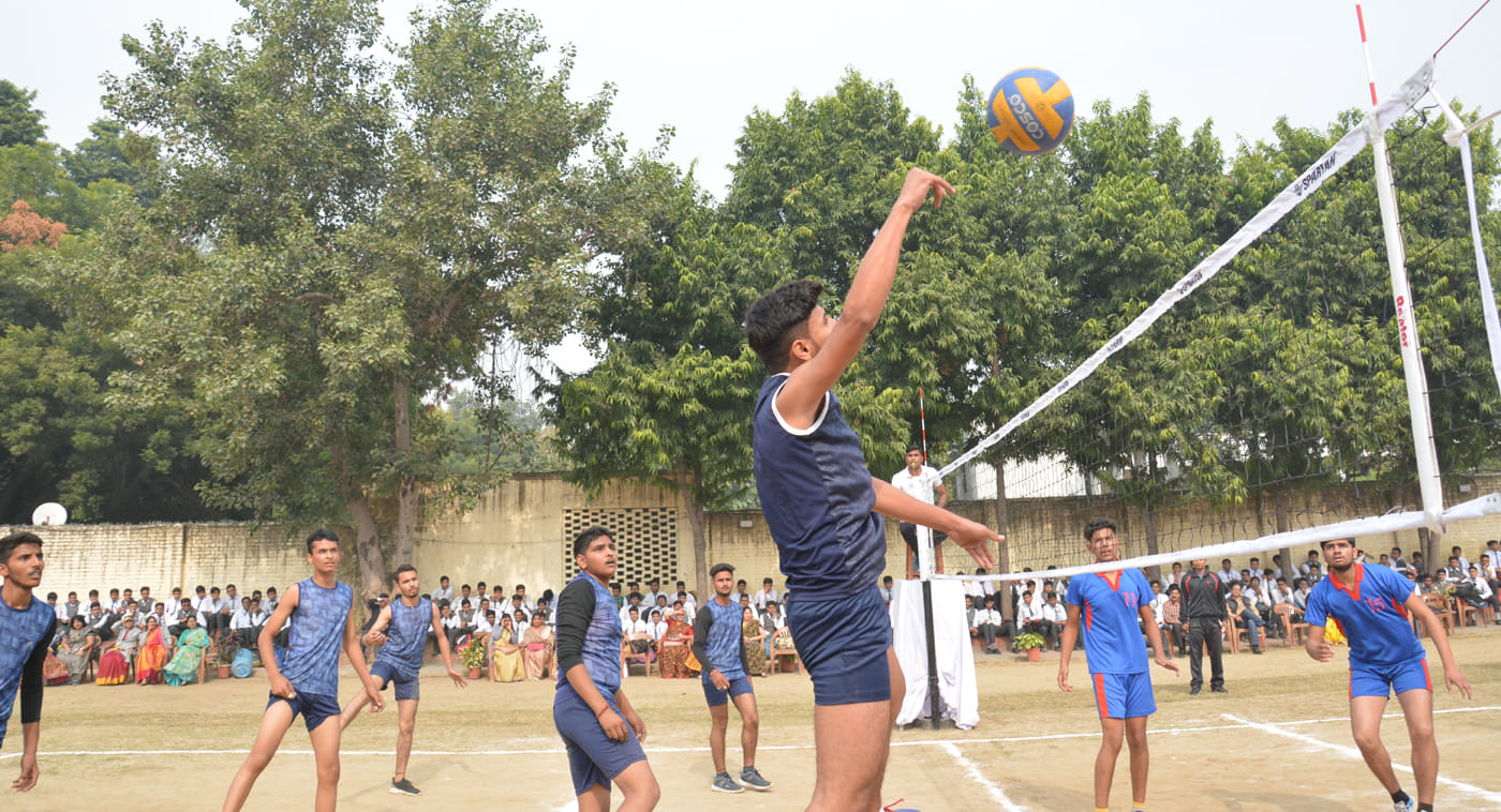 एसडी पब्लिक स्कूल में आयोजित हैडबॉल प्रतियोगिता के फाइनल मैच में खेलते खिलाडी। एसडी पब्लिक स्कूल में आयोजित हैडबॉल प्रतियोगिता के फाइनल मैच में खेलते खिलाडी।
