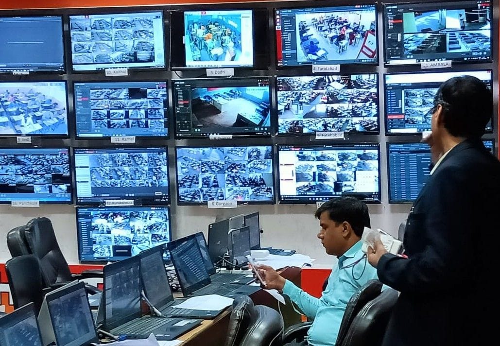 70 फोटो एचटेट परीक्षा के चलते शिक्षाबोर्ड कंट्रोल रूम से परीक्षा केंद्रों पर नजर बनाए हुए अधिकारी
