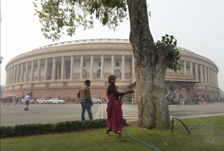 despite clear sky and sunny morning delhi ncr air quality remains in severe level all update
