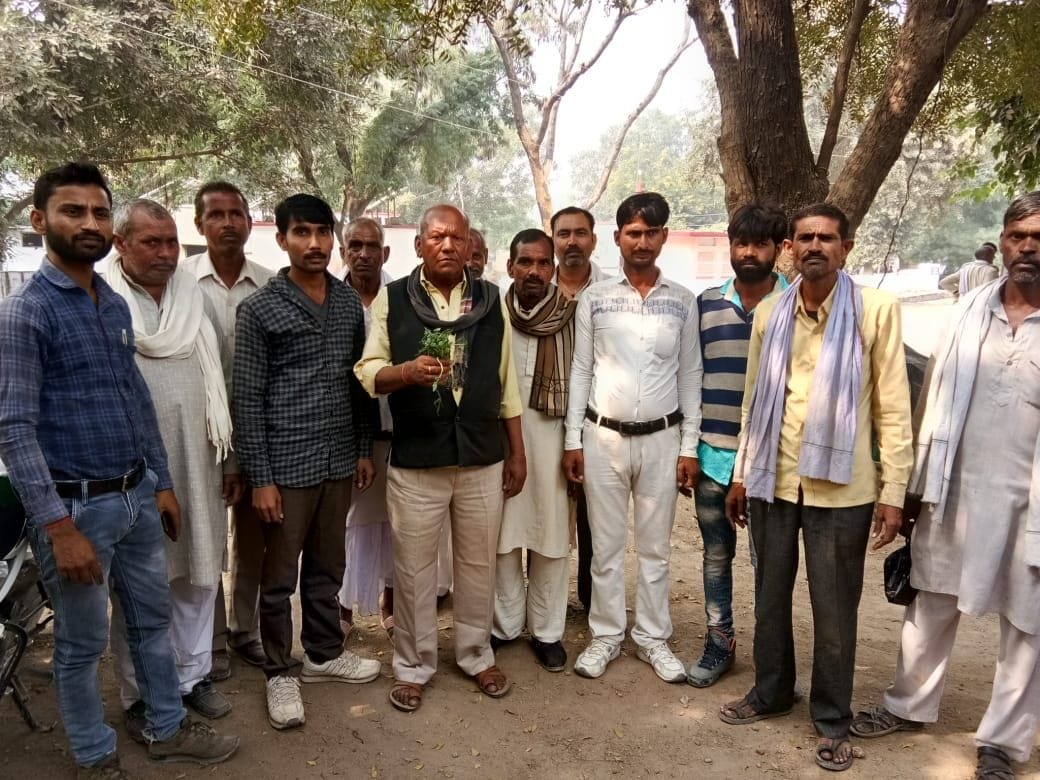 कदौरा क्षेत्र के बड़ा गांव के किसान अन्ना मवेशियों द्वारा खराब की फसल को लेकर थाने में शिकायत कर? कदौरा क्षेत्र के बड़ा गांव के किसान अन्ना मवेशियों द्वारा खराब की फसल को लेकर थाने में शिकायत कर?