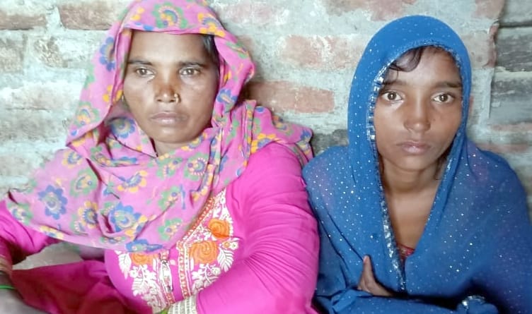 ीमपुरदीपा क्षेत्र के ग्राम सलेमपुर खादर में किसान के आत्मत्या करने पर विलाप करते परिजन।