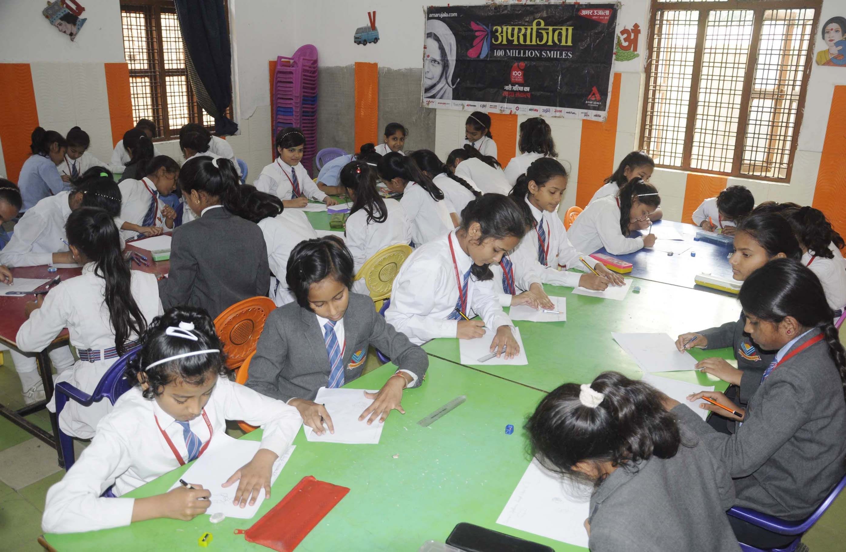 वीएस मेमोरियल पब्लिक स्कूल में अपराजिता के बैनर तले आयोजित पेटिंग प्रातियोगिता में प्रतिभाग कर? वीएस मेमोरियल पब्लिक स्कूल में अपराजिता के बैनर तले आयोजित पेटिंग प्रातियोगिता में प्रतिभाग कर?