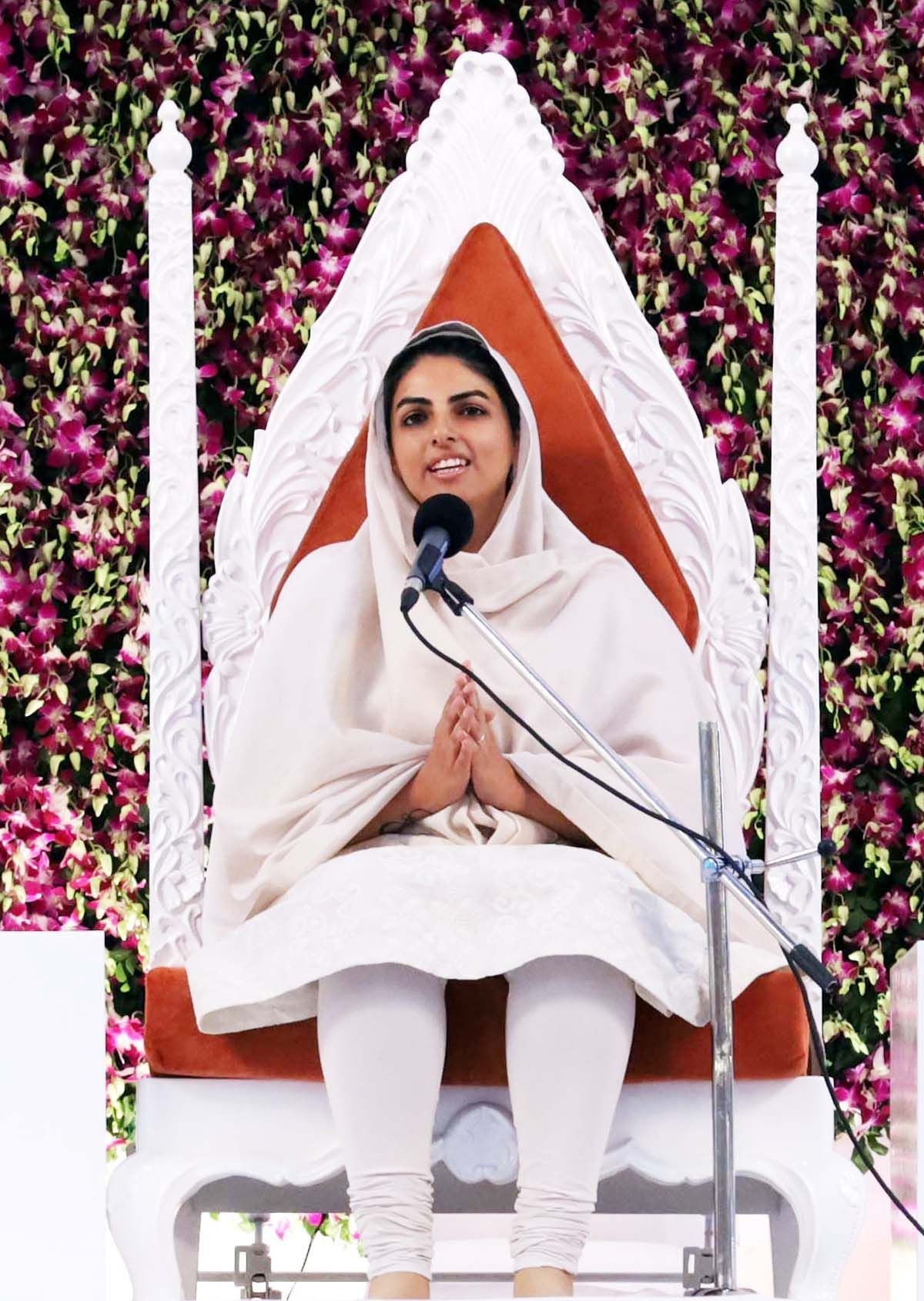 निरंकारी संत समागम में प्रवचन करतीं सद्गुरु माता सुदीक्षा महाराज। निरंकारी संत समागम में प्रवचन करतीं सद्गुरु माता सुदीक्षा महाराज।