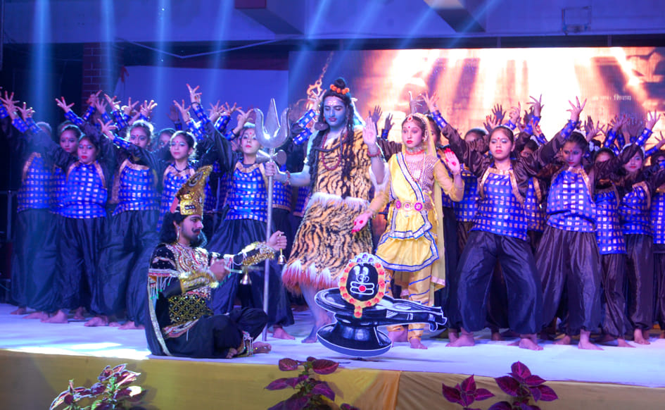 आशा माडर्न स्कूल में राष्ट्रीय जूडो प्रतियोगिता का सांस्कृति प्रस्तुति के साथ शुभारंभ करते स्क?