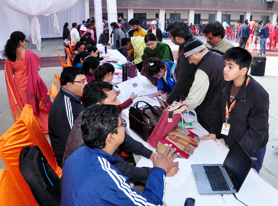 आशा माडर्न स्कूल में राष्ट्रीय जूडो प्रतियोगिता में राजिस्ट्रेशन करती टीमे