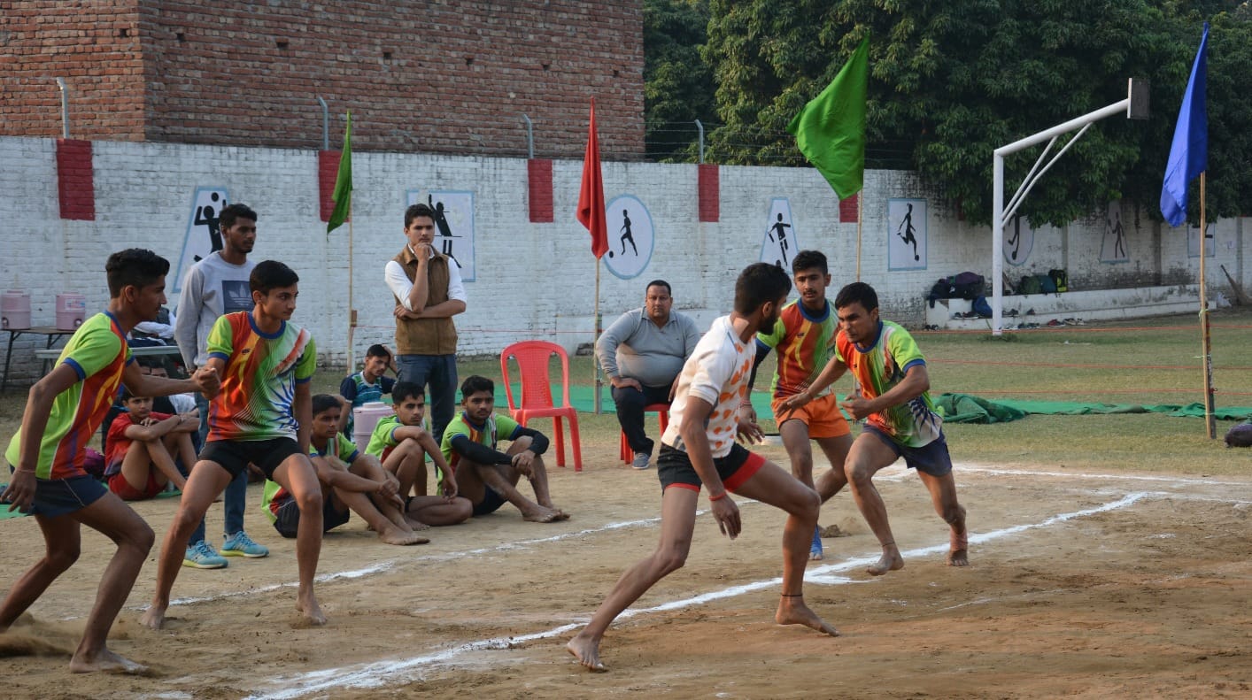 जेवी पब्लिक स्कूल में कबड्डी मैच में भाग लेते खिलाड़ी। जेवी पब्लिक स्कूल में कबड्डी मैच में भाग लेते खिलाड़ी।