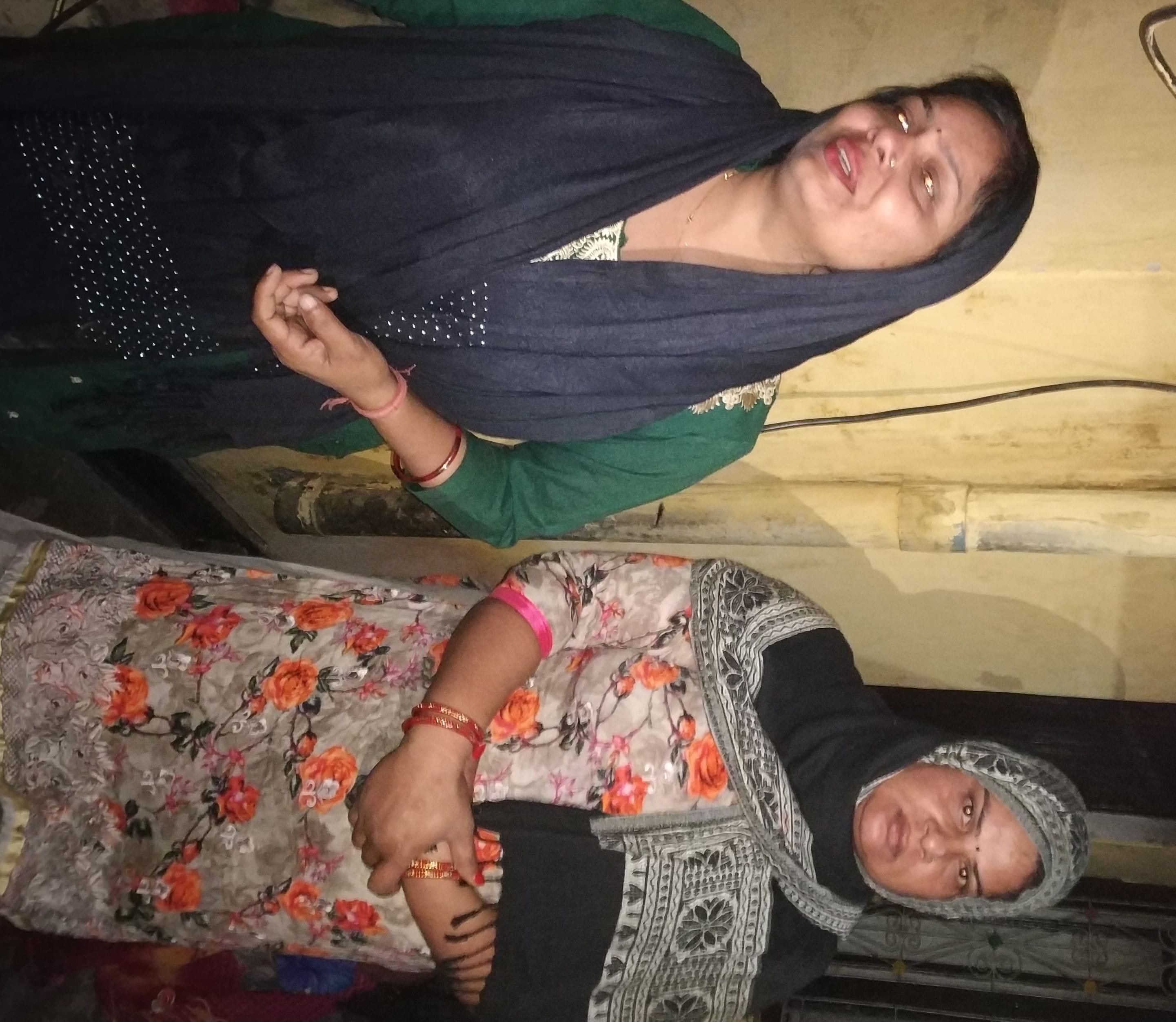 वृद्ध की मौत पर विलाप करते परिजन। वृद्ध की मौत पर विलाप करते परिजन।