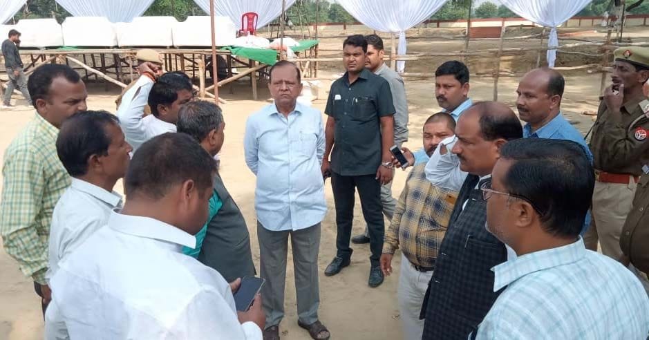 बाबा बेलखरनाथ ब्लाक में डिप्टी सीएम के आगमन की तैयारी का जायजा लेते कैबिनेट मंत्री मोती सिंह। बाबा बेलखरनाथ ब्लाक में डिप्टी सीएम के आगमन की तैयारी का जायजा लेते कैबिनेट मंत्री मोती सिंह।