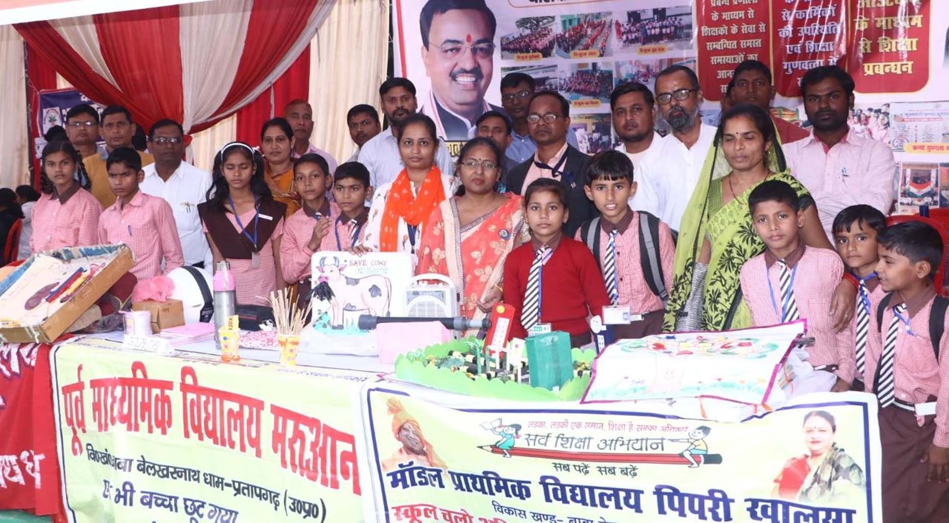 बाबा बेलखरनाथ ब्लाक परिसर में आयोजित डिप्टी सीएम के कार्यक्रम लगी बेसिक शिक्षा विभाग की प्रदर्श बाबा बेलखरनाथ ब्लाक परिसर में आयोजित डिप्टी सीएम के कार्यक्रम लगी बेसिक शिक्षा विभाग की प्रदर्श