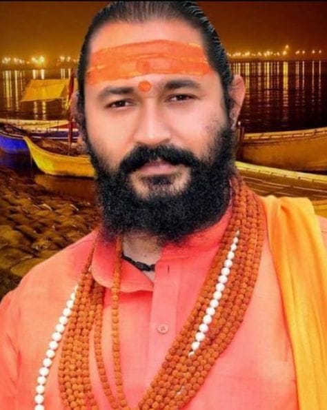 दारागंज स्थित पंचायती अखाड़ा श्री निरंजनी के सचिव महंत आशीष गिरि (फाइल)। दारागंज स्थित पंचायती अखाड़ा श्री निरंजनी के सचिव महंत आशीष गिरि (फाइल)।