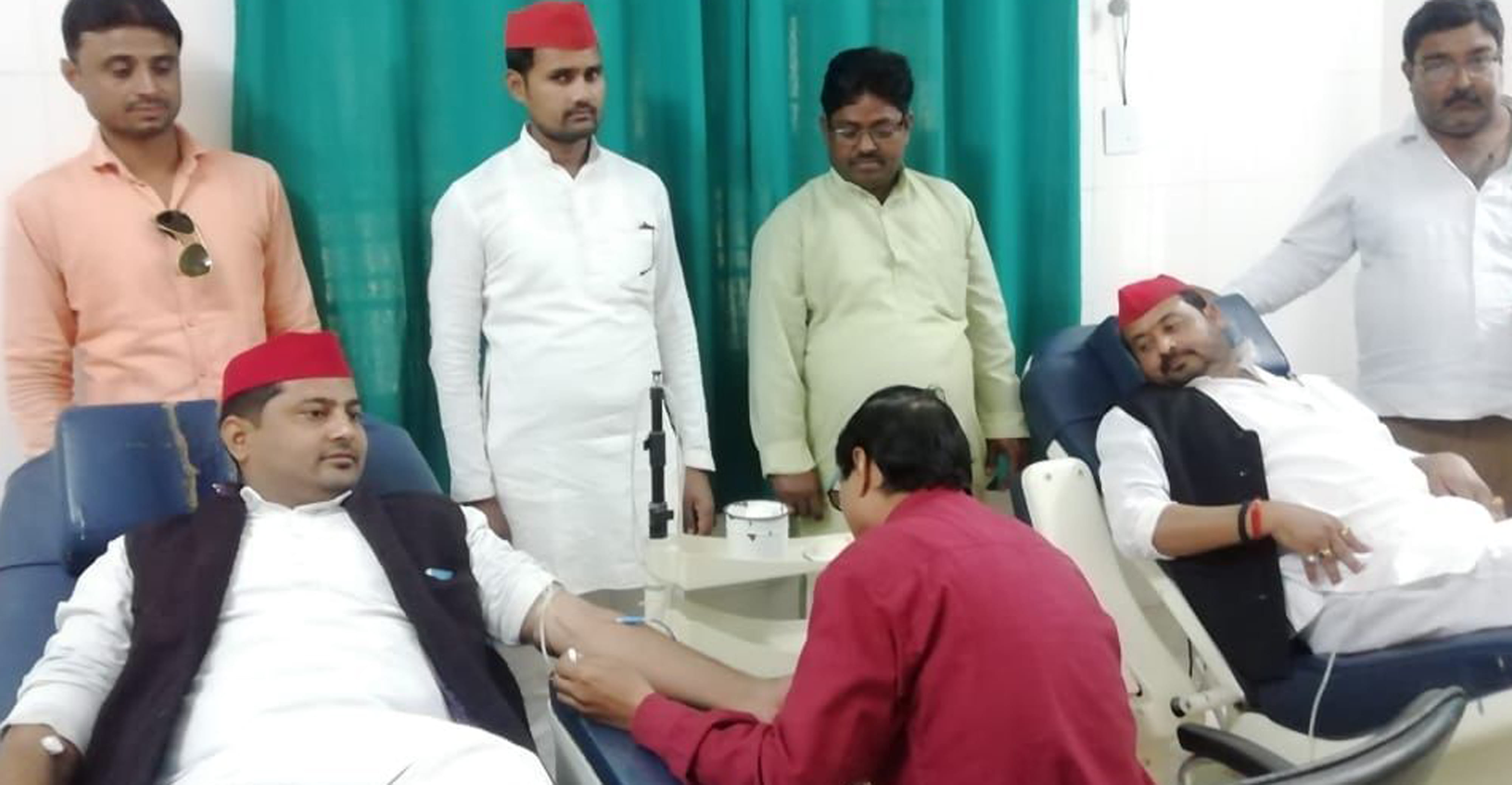 Blood donation done on Mulayam's birthday Blood donation done on Mulayam's birthday