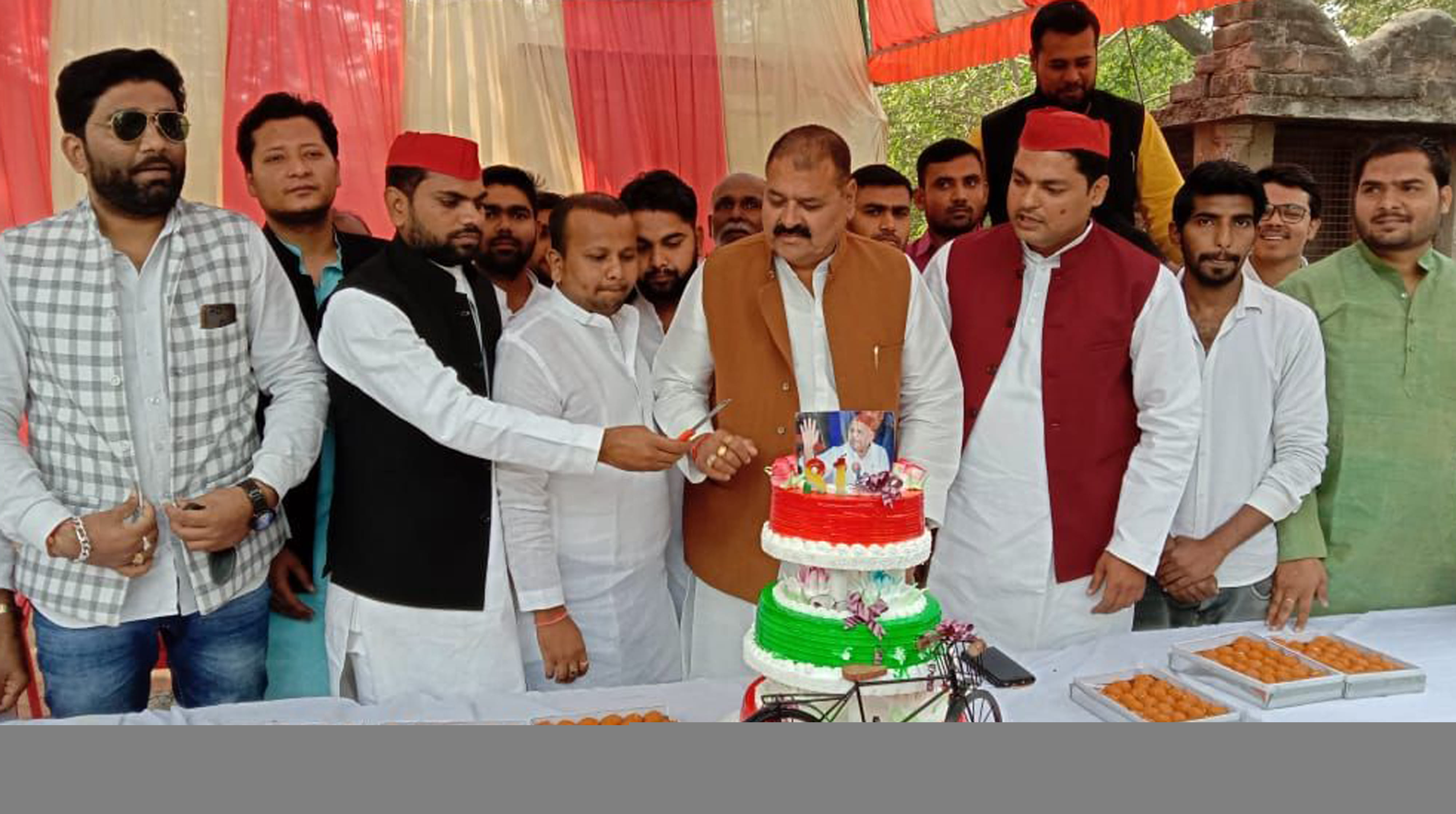 Blood donation done on Mulayam's birthday Blood donation done on Mulayam's birthday