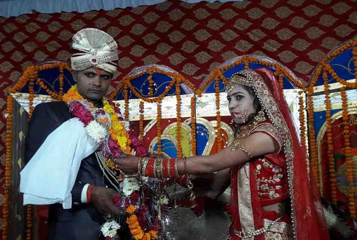 Muslim Sisters Decorated Hindu Bride म स ल म बहन न सज ई ह द द ल हन त म स ल म भ इय न क बर त य क ख त रद र द ख तस व र Amar Ujala Hindi News Live