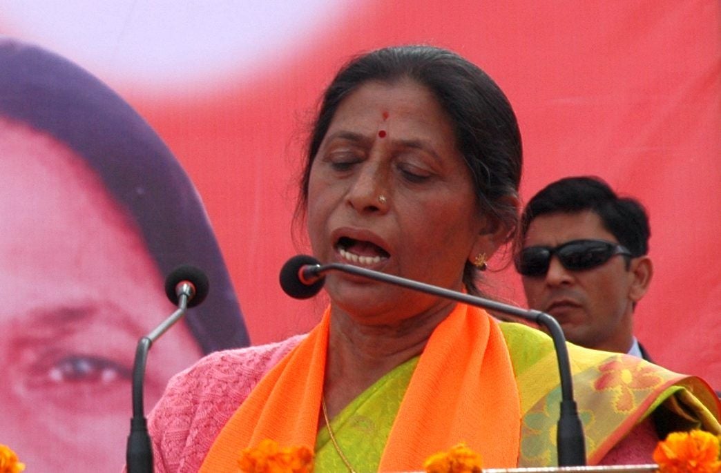 सभा को संबोधित करती चंद्रा पंत। सभा को संबोधित करती चंद्रा पंत।