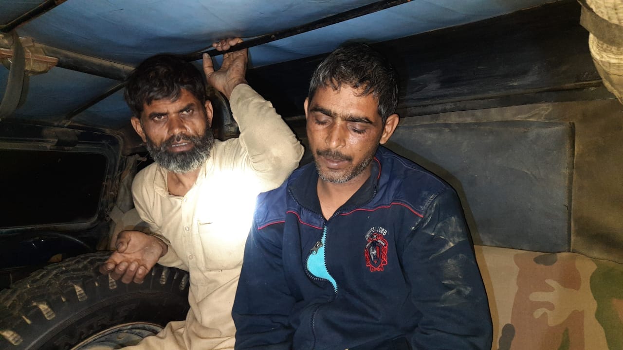 11-रतनपुरी में मुठभेड़ के दौरान पकड़े गए दोनों बदमाश। 11-रतनपुरी में मुठभेड़ के दौरान पकड़े गए दोनों बदमाश।