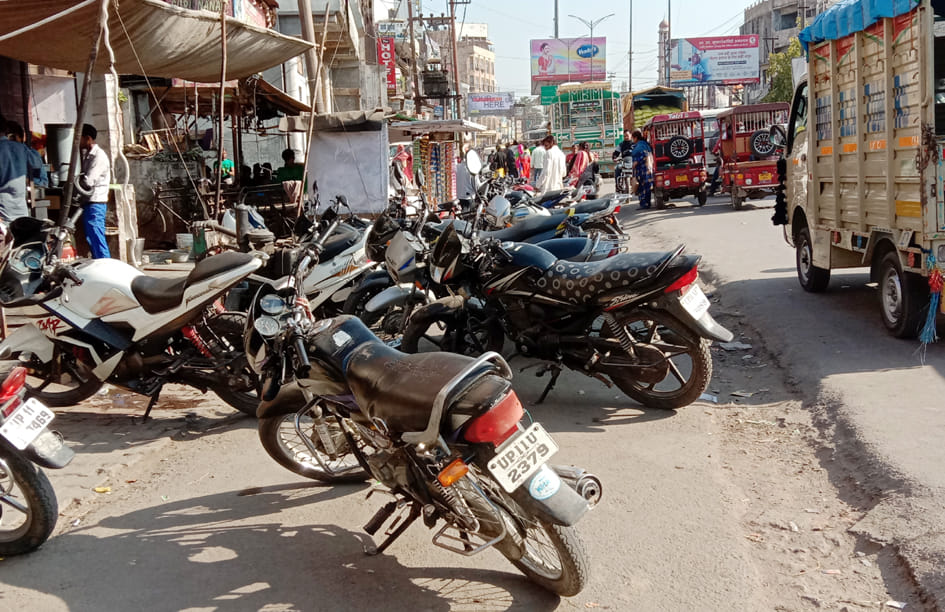 अम्बाला रोड साईकिल ट्रक पर अतिक्रमण अम्बाला रोड साईकिल ट्रक पर अतिक्रमण