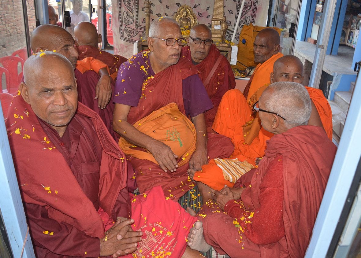 फिरोजाबाद। कोटला रोड स्थित आशीर्वाद पैलेस से निकाली गई बौद्ध भिक्षु भ्रमण एम धम्म संदेश यात्रा ? फिरोजाबाद। कोटला रोड स्थित आशीर्वाद पैलेस से निकाली गई बौद्ध भिक्षु भ्रमण एम धम्म संदेश यात्रा ?
