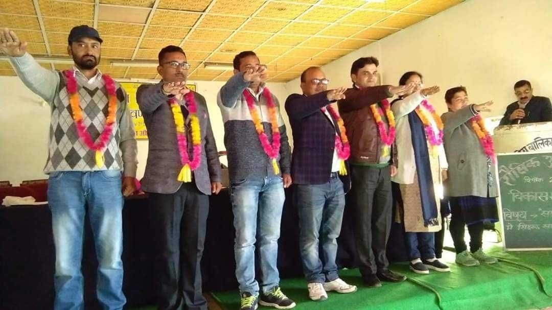 लोहाघाट में राशिसं की ब्लाक कार्यकारिणी के नव निर्वाचित पदाधिकारी दीपक, गोविंद, सुधाकर, कला, राजू लोहाघाट में राशिसं की ब्लाक कार्यकारिणी के नव निर्वाचित पदाधिकारी दीपक, गोविंद, सुधाकर, कला, राजू