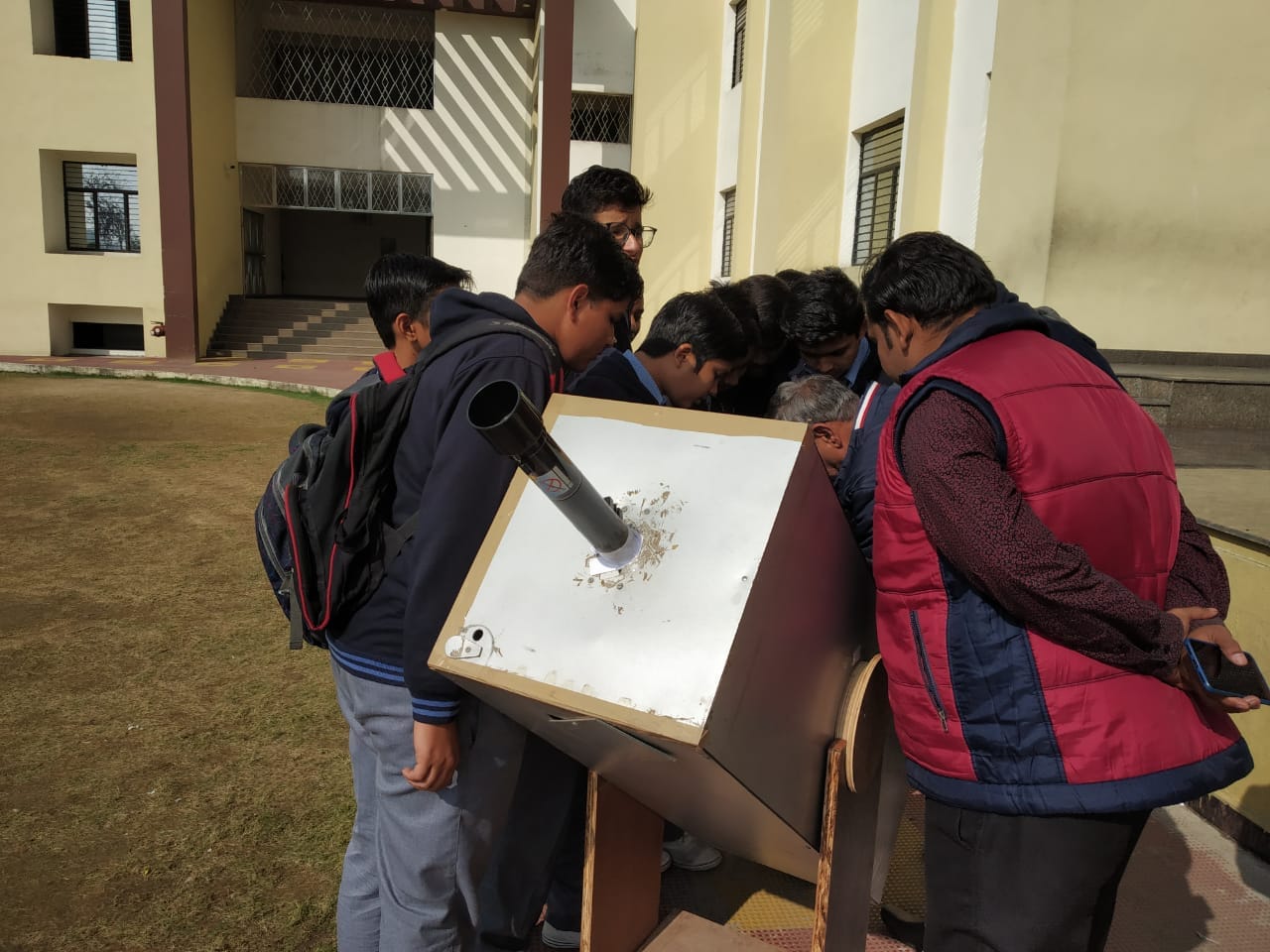 एसडी पब्लिक स्कूल में आयोजित कार्यक्रम में मौजूद विद्यार्थी। एसडी पब्लिक स्कूल में आयोजित कार्यक्रम में मौजूद विद्यार्थी।
