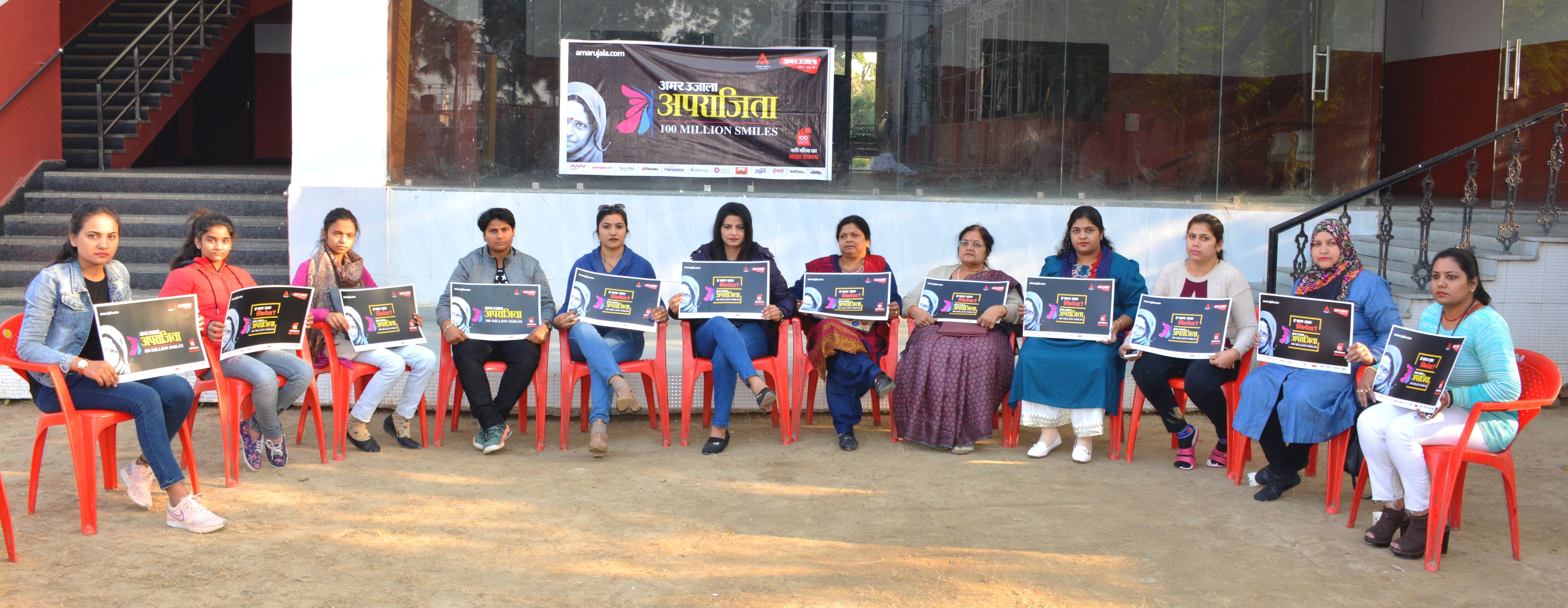 मैरिस रोड स्थित धर्मपुर कोर्टयार्ड में अमर उजाला अपराजिता के तहत हैदराबाद दुष्कर्म को लेकर चर्च मैरिस रोड स्थित धर्मपुर कोर्टयार्ड में अमर उजाला अपराजिता के तहत हैदराबाद दुष्कर्म को लेकर चर्च