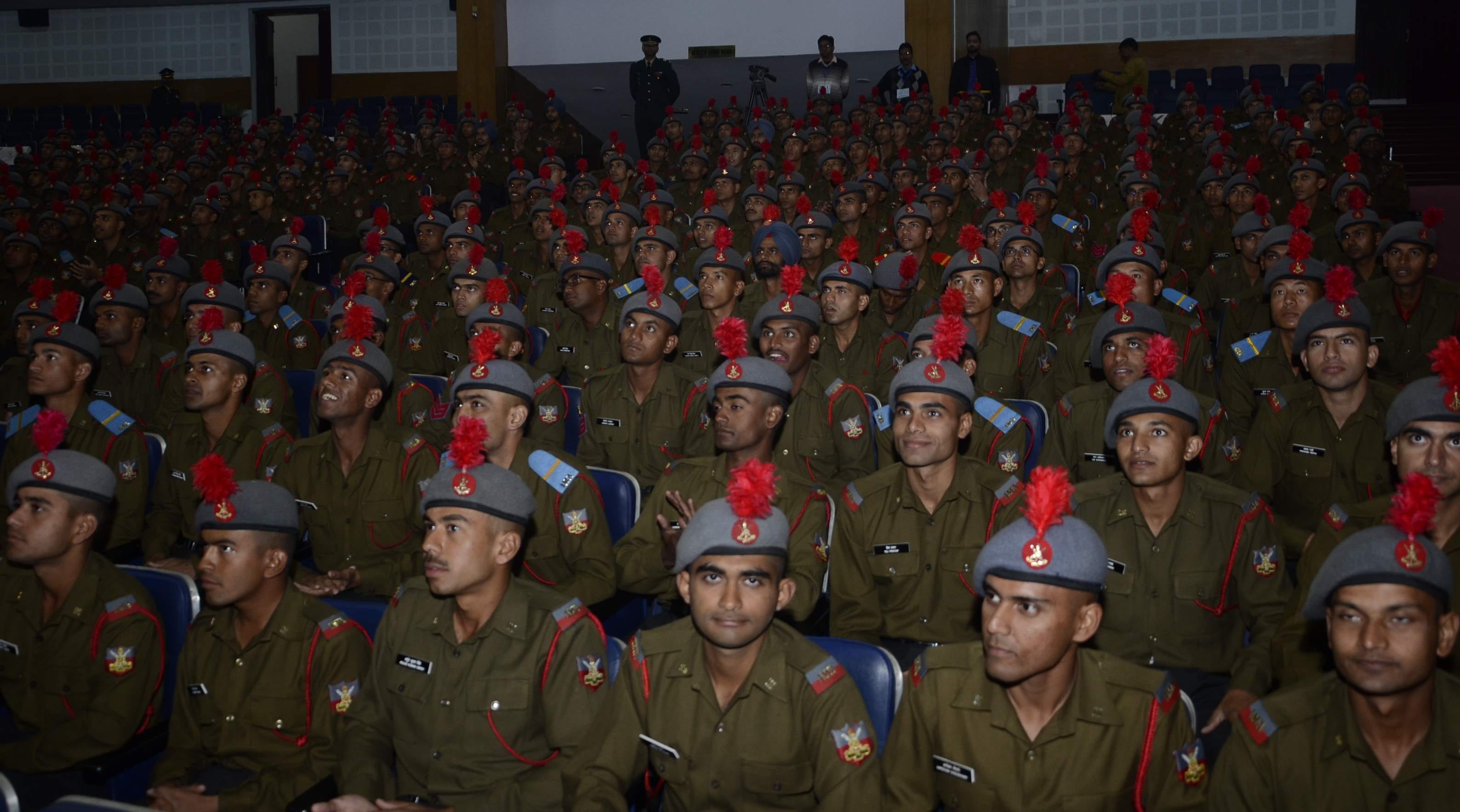 आईएमए में आयोजित अवार्ड सेरेमनी में उपस्थित कैडेट्स आईएमए में आयोजित अवार्ड सेरेमनी में उपस्थित कैडेट्स