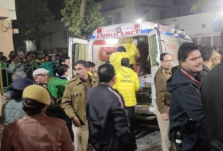 उन्नाव दुष्कर्मः सात साल बाद एक और निर्भया हारी जिंदगी की जंग, सफदरजंग में ली आखिरी सांस सफदरजंग अस्पताल के बाहर