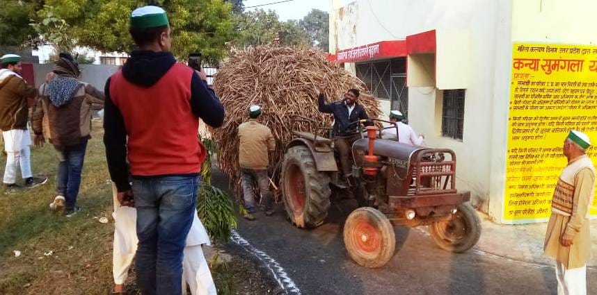 फोटो कैप्सन बुढ़ाना 05द्वठ्ठद्दड्ढस्रठ्ठ8 में एसडीएम कार्यालय के सामने गन्ने की पत्ती ड़ालते कि? फोटो कैप्सन बुढ़ाना 05द्वठ्ठद्दड्ढस्रठ्ठ8 में एसडीएम कार्यालय के सामने गन्ने की पत्ती ड़ालते कि?