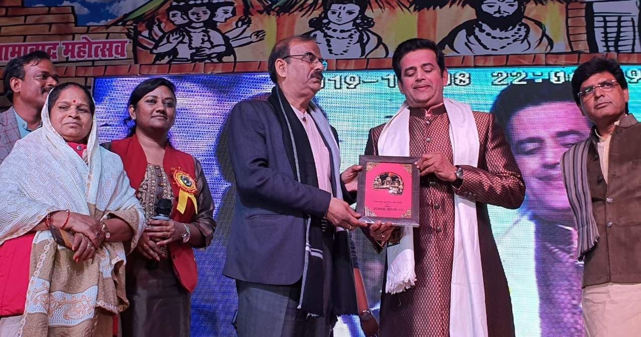 निजामाबाद में आयोजित तहसील महोत्सव में पहुंचे अभिनेता रवि किशन। निजामाबाद में आयोजित तहसील महोत्सव में पहुंचे अभिनेता रवि किशन।