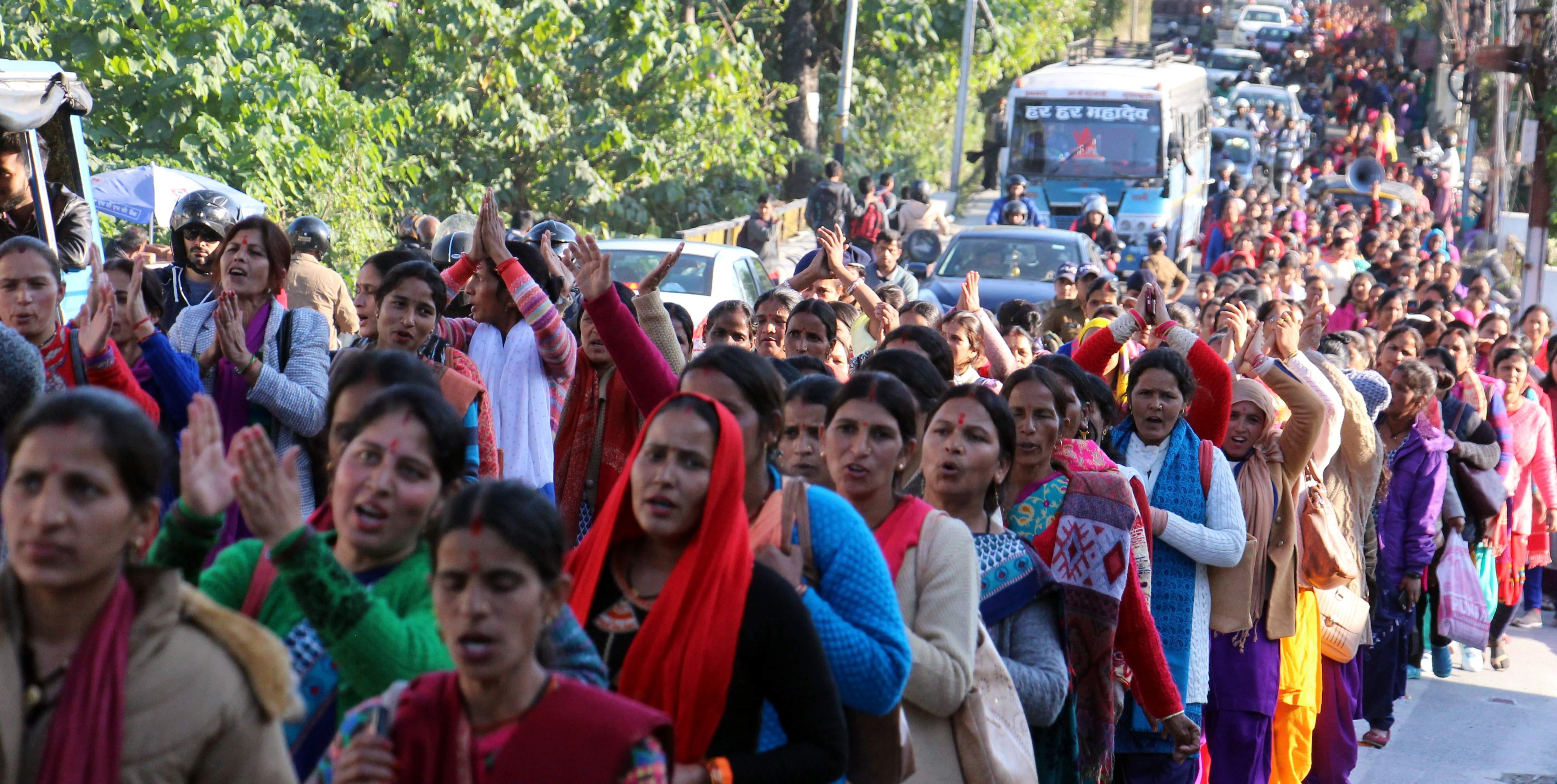 मानदेय बढ़ोत्तरी को लेकर  मुख्यमंत्री आवास कूच करती आंगनबाडी कार्यकत्री/सेविका/मिनी कर्मचारी स?