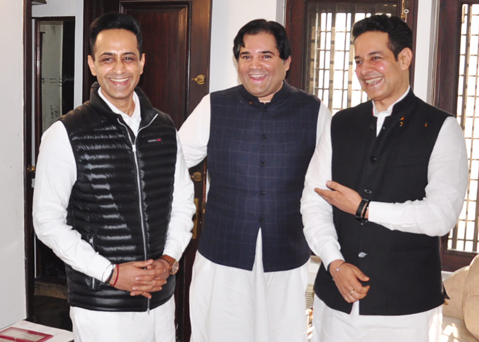 दिल्ली रोड स्थित पूर्व भाजपा सांसद के आवास पर पहुंचे सांसद वरूण गांधी