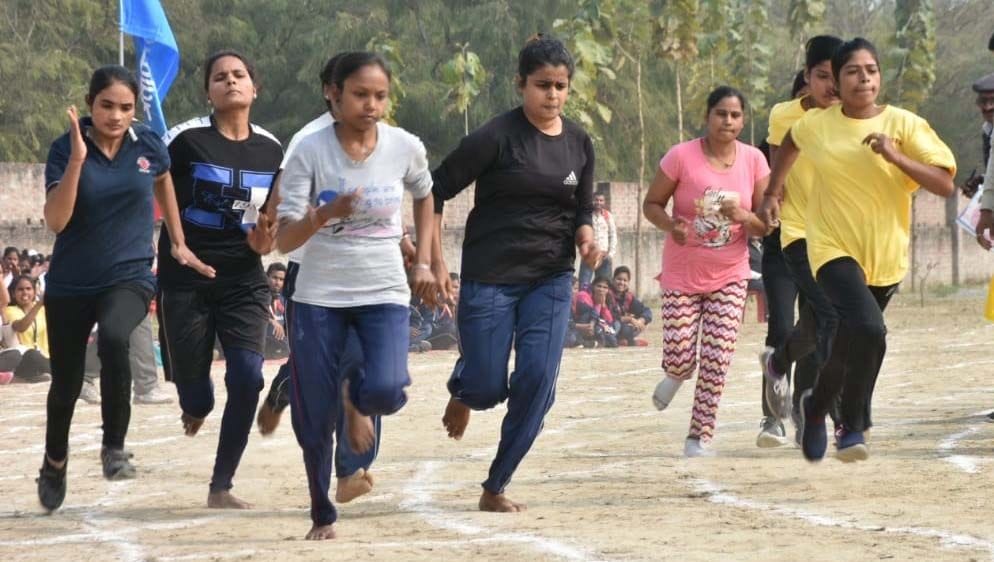गोकुल प्रसाद महाविद्यालय सोनावां में आयोजित जनपद स्तरीय डीएलएड प्रशिक्षुओं के खेलकूद में दौड़ ? गोकुल प्रसाद महाविद्यालय सोनावां में आयोजित जनपद स्तरीय डीएलएड प्रशिक्षुओं के खेलकूद में दौड़ ?